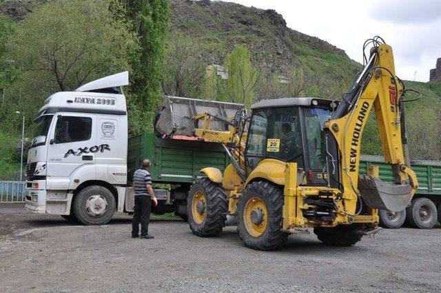 Belediye’den Hafriyat Dökümüne Beton Bariyerli Engel