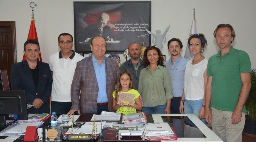 Efeler Belediye Tiyatrosuna &Ouml;d&uuml;l