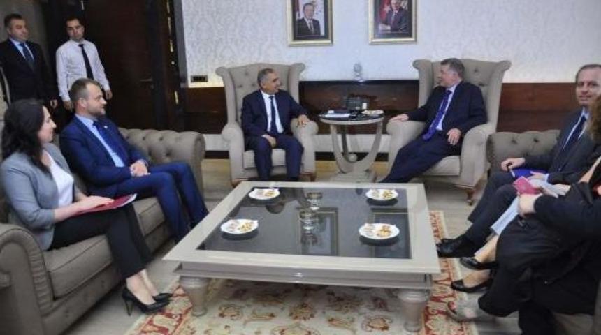 Vali Ko&ccedil;ak; İngiliz Vatandaşların G&uuml;vencesi Biziz