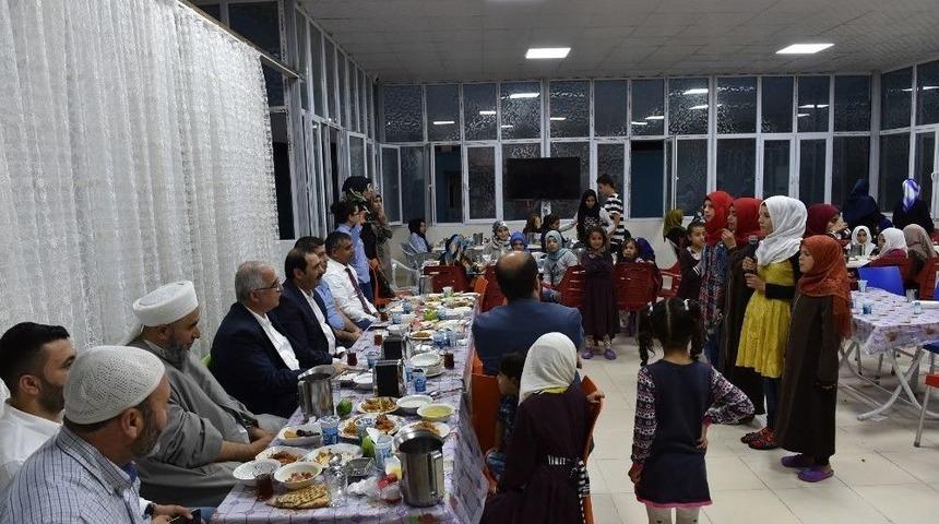 Vali Tuna Yetimlerle İftar A&ccedil;tı