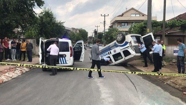 Kaza Yapan Polis Aracı Ters Döndü