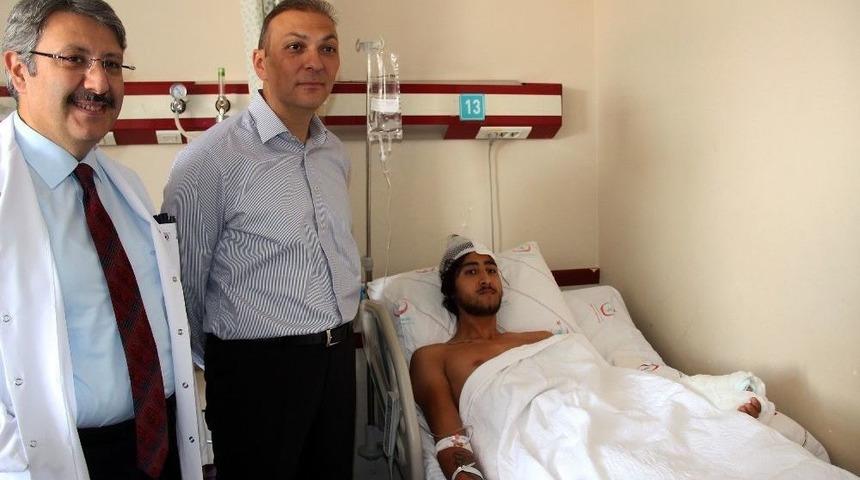 Otostop&ccedil;u Gencin Bileğine 8 Saatlik Operasyon