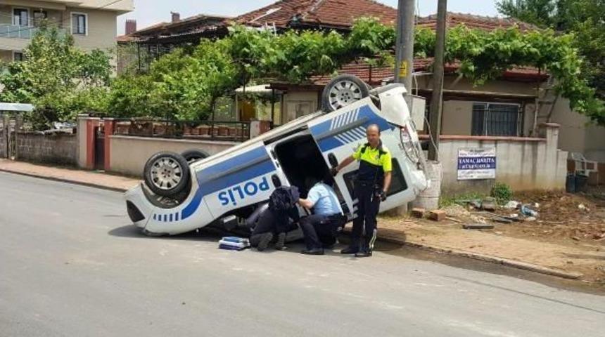 D&uuml;zce'de Trafik Kazası: 2 Polis Yaralandı