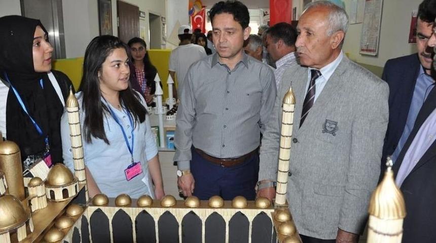 İbn-i Sina Meslek Lisesi Tarafından T&uuml;bitak 4006 Bilim Fuarı A&ccedil;ıldı