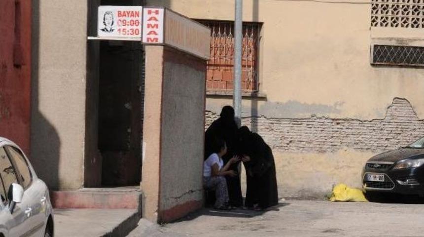 Yangın &Ccedil;ıkan Hamamda Yıkanan Kadınlar Kendilerini Dışarı Attı