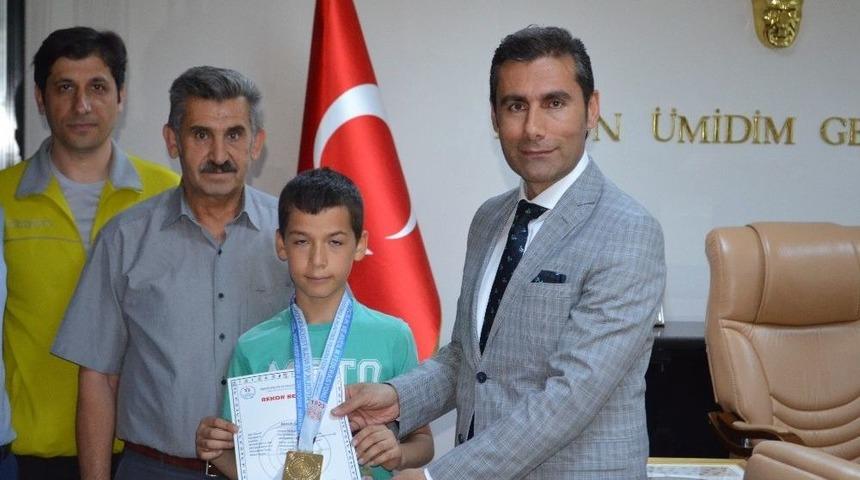 Adıyamanlı Ahmet Muhammed Atıcılıkta T&uuml;rkiye Rekoru Kırdı