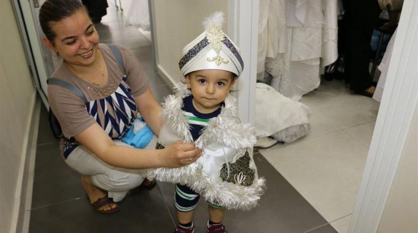 Ey&uuml;pl&uuml; &Ccedil;ocuklar Erkekliğe İlk Adımlarını Atıyor