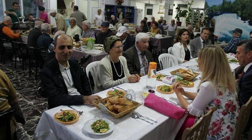 Kaymakam Sırmalı, Huzurevi Sakinleri İle İftar Yaptı