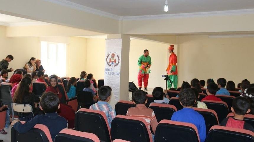 Bitlis&rsquo;te &ldquo;hacivat-karag&ouml;z&rdquo; Oyunu