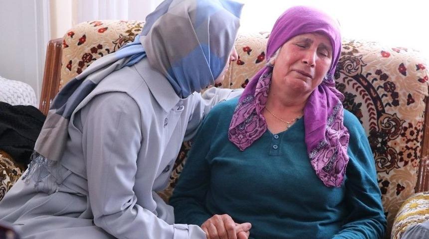 Bakan Kaya&rsquo;dan Şehit Yarbay Song&uuml;l Yakut&rsquo;un Ailesine Ziyaret