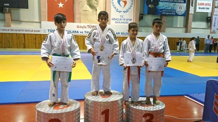 B&uuml;y&uuml;kşehir Judo Kul&uuml;b&uuml;nden T&uuml;rkiye Şampiyonluğu