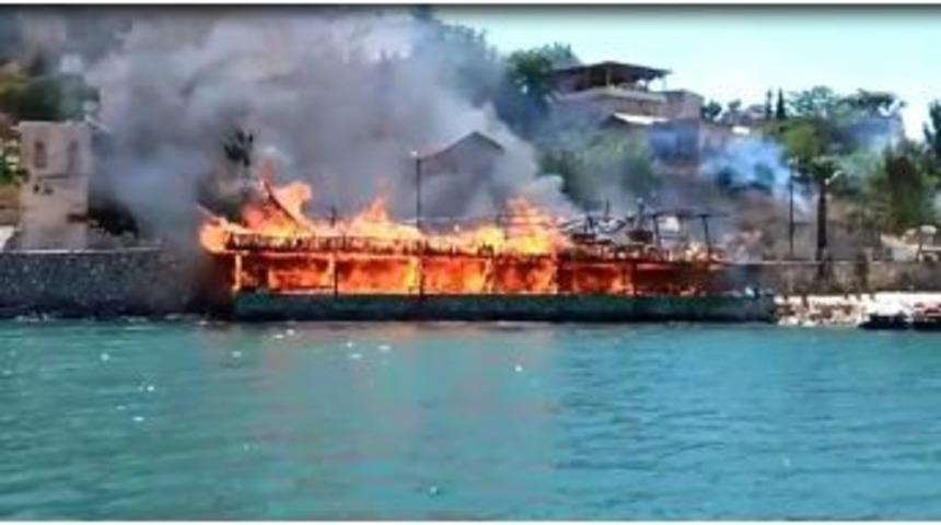 Restoran Yangını Kamerada