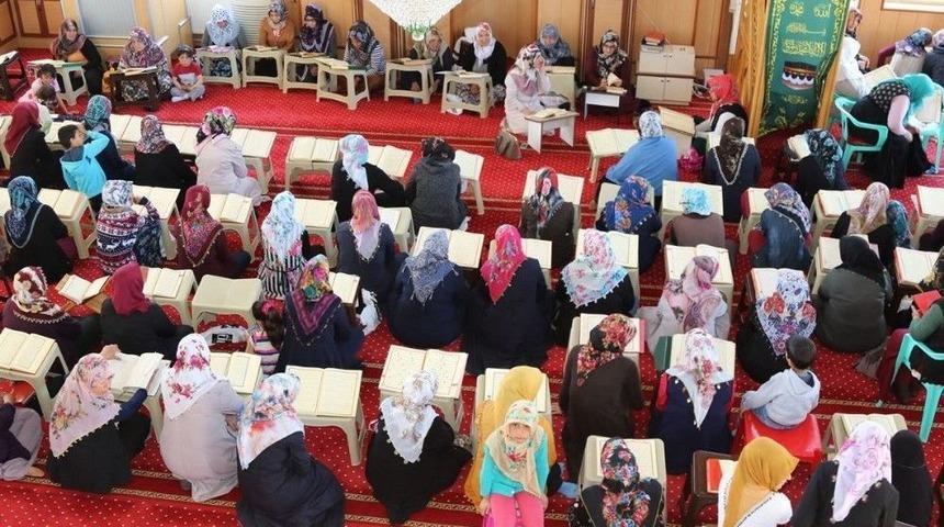 Bayanlardan Mukabele Programına Yoğun İlgi