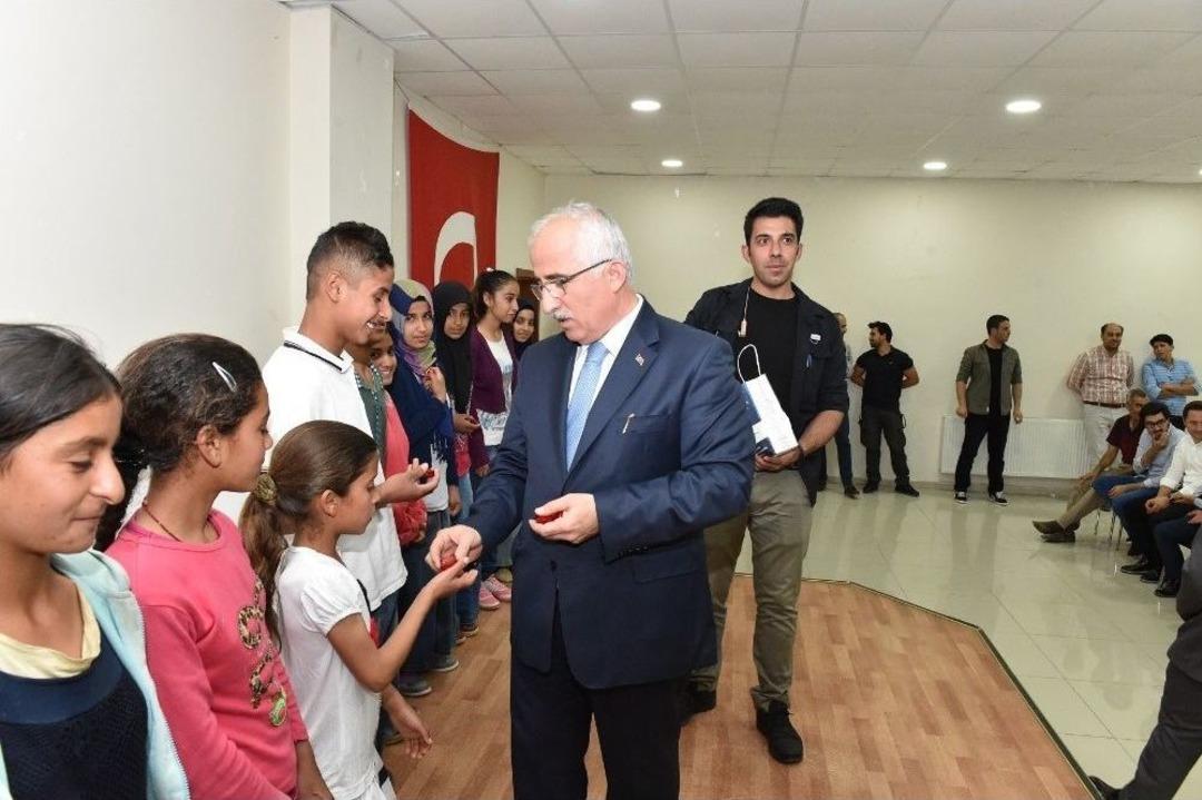 Ak&ccedil;akale Ve Harranlı &Ouml;ğrencilere Altın &Ouml;d&uuml;l