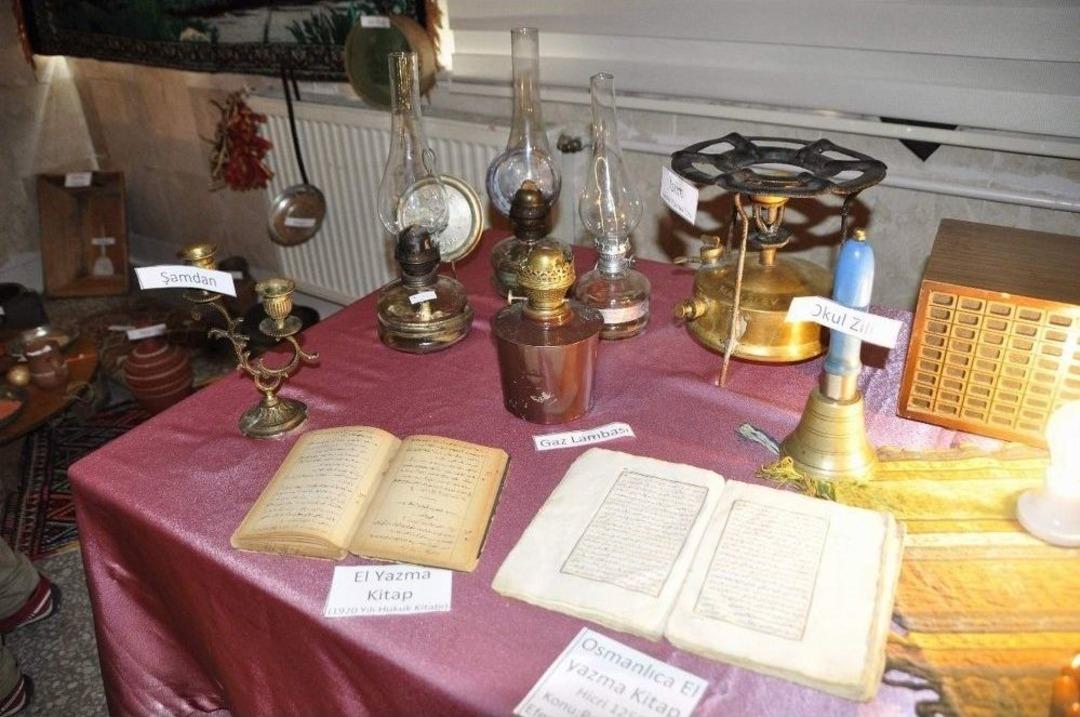 Hazreti Muhammed&rsquo;in Hayatını Anlatan 300 Yıllık El Yazması Kitap B&uuml;y&uuml;k İlgi G&ouml;rd&uuml;