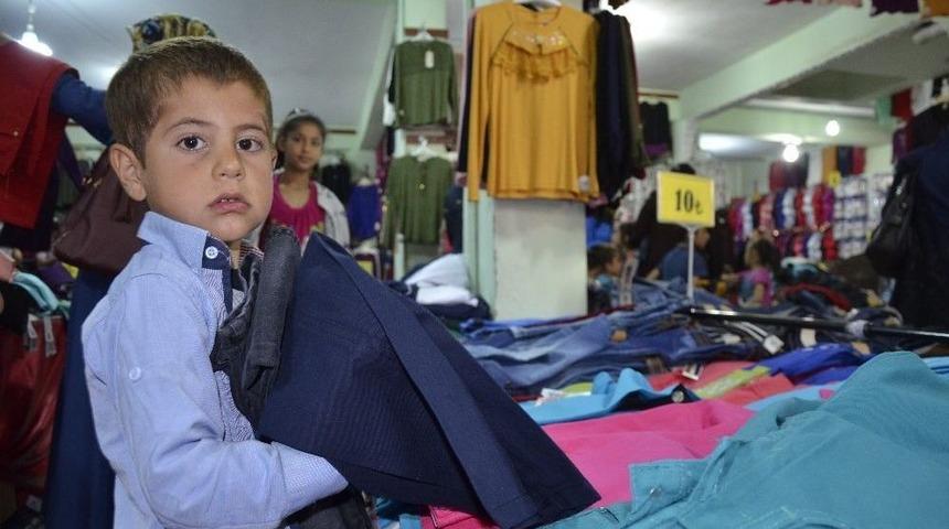 Siverek&rsquo;te 200 &Ccedil;ocuğa Elbise Yardımında Bulunuldu