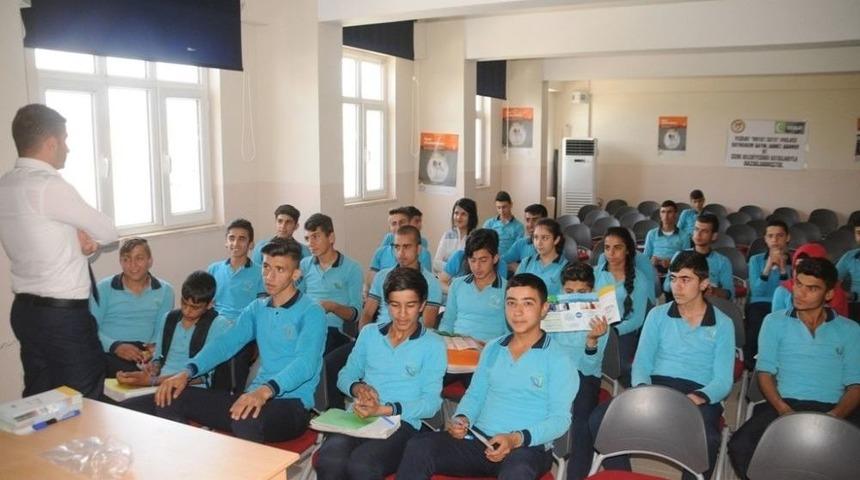 Cizre&rsquo;de &Ouml;ğrencilere Y&ouml;nelik Uyuşturucu Konferansı Devam Ediyor