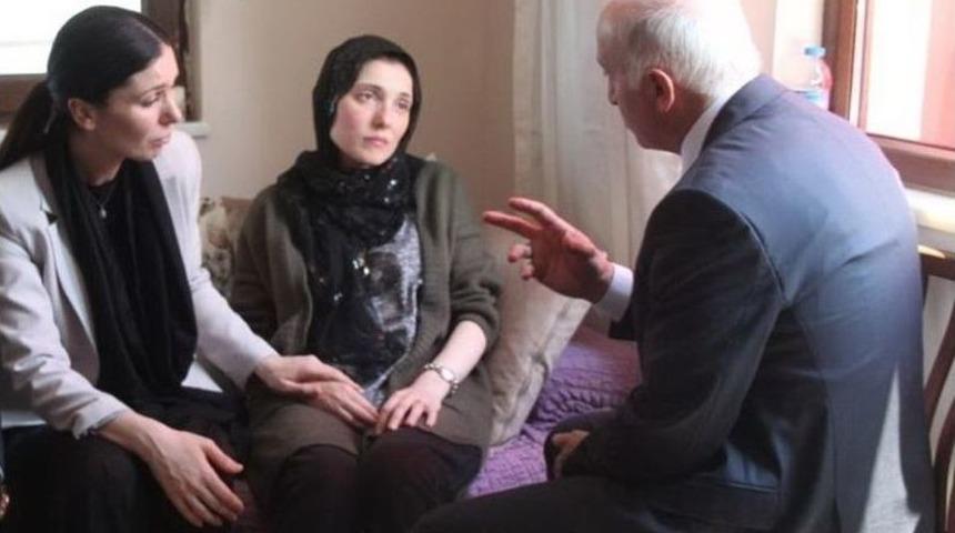 Vali Şahin Ve &Ccedil;iğdem Karaaslan&rsquo;dan Şehit &Uuml;steğmenin Eşine Taziye