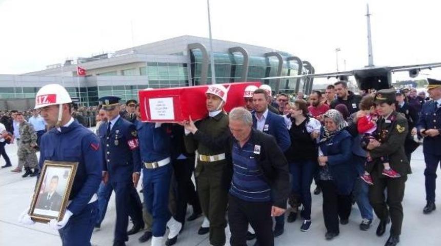 Şehit Uzman &Ccedil;avuş &Ouml;zer'i, Konya'da 10 Bin Kişi Uğurladı