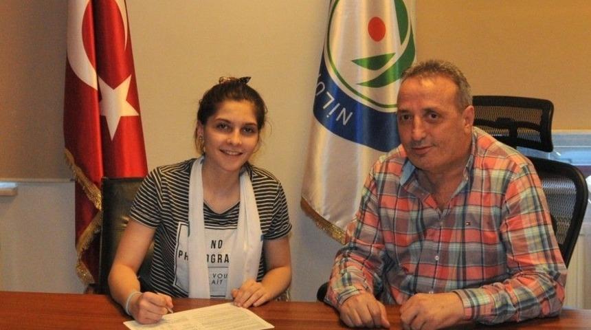 İki D&uuml;nya Yıldızı Nil&uuml;fer&rsquo;de