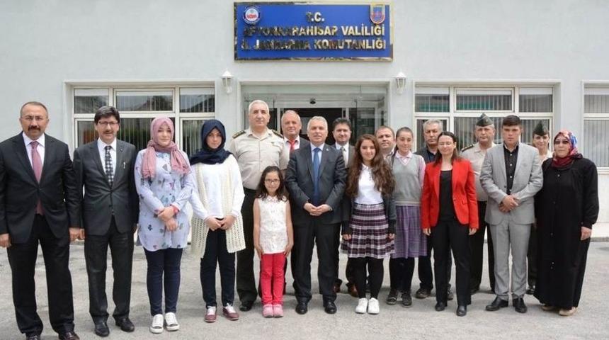 Jandarmayı En İyi Anlatan Şiir Ve Kompozisyon Yazarları &Ouml;d&uuml;llendiril
