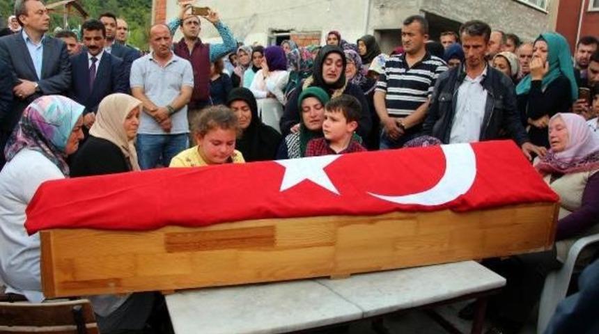 G&ouml;&ccedil;&uuml;kte Mahsur Kalan Iş&ccedil;inin Cesedine 31 Saat Sonra Ulaşıldı (4)