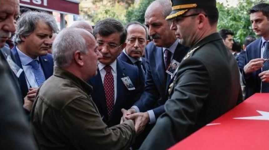 Şehit Y&uuml;zbaşı Şener Son Yolculuğuna Uğurlandı (1)