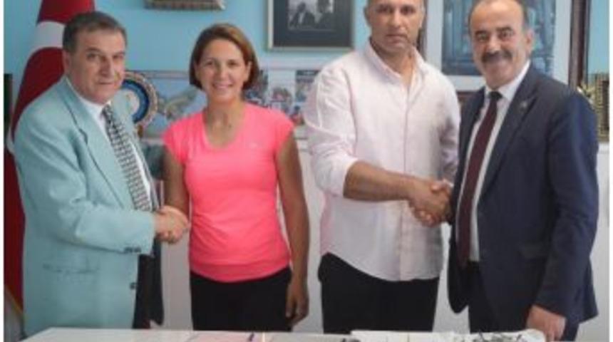 Din&ccedil;spor Kadın Hentbol Takımı Erdal Kaynak&rsquo;A Teslim