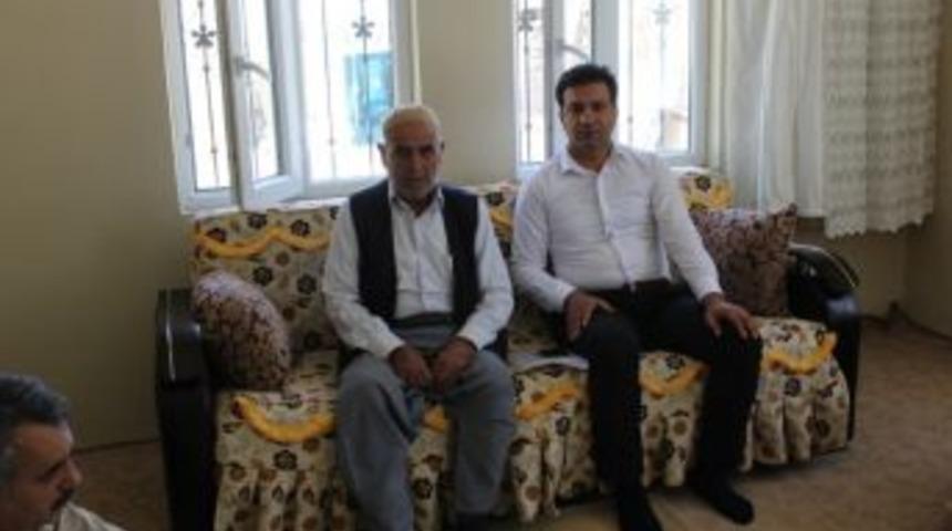 M&uuml;d&uuml;r Fırat Şehit Ailesini Ziyaret Etti