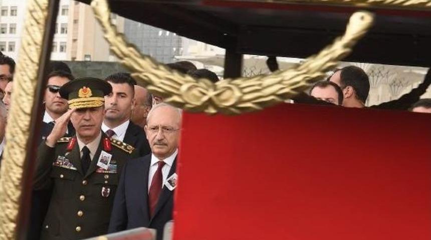 Kılı&ccedil;daroğlu Şehit &nbsp;T&uuml;mgeneral &nbsp;Aydın'ın Cenaze T&ouml;renine Katıldı &nbsp;