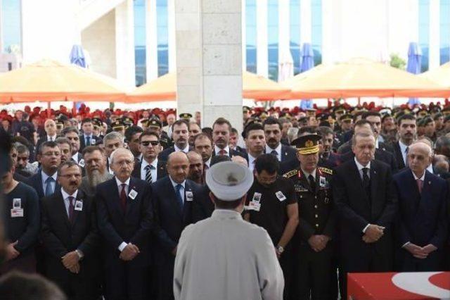 Kılıçdaroğlu Şehit  Tümgeneral  Aydın'ın Cenaze Törenine Katıldı  