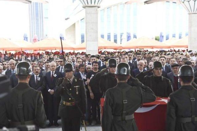 Kılıçdaroğlu Şehit  Tümgeneral  Aydın'ın Cenaze Törenine Katıldı  