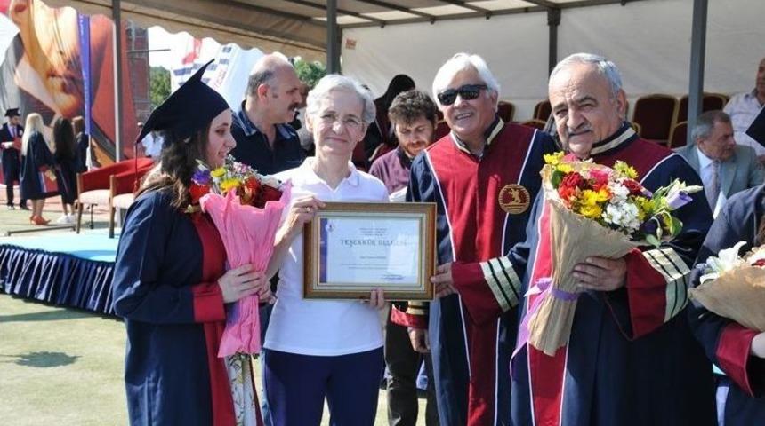 Fen-edebiyat Fak&uuml;ltesi 989 Mezun Verdi