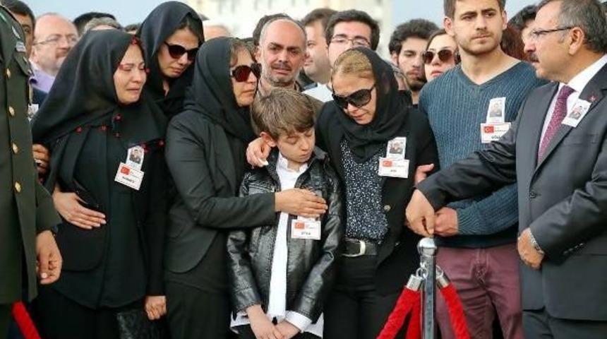 Şehit T&uuml;mgeneral Aydın, G&ouml;zyaşlarıyla Son Yolculuğuna Uğurlandı