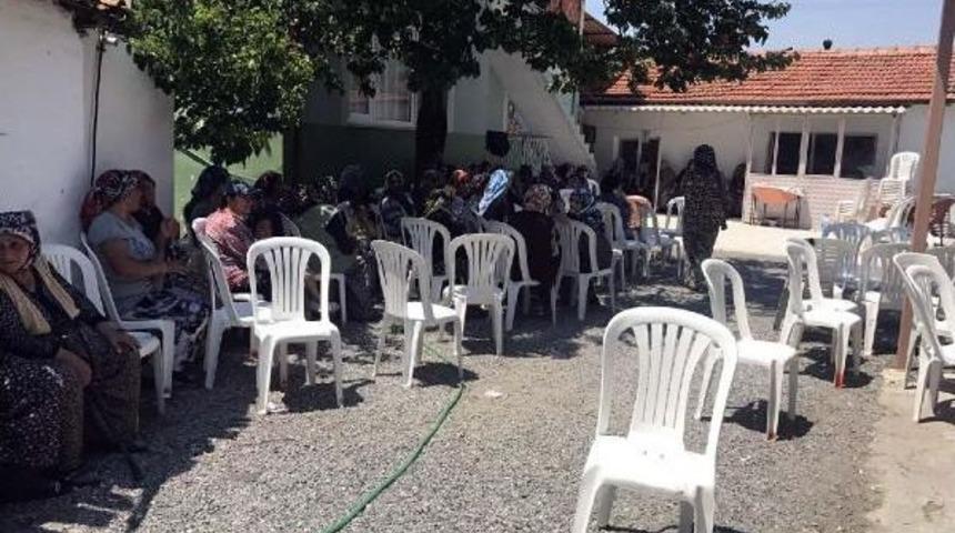 Akhisar Şehidini Bekliyor