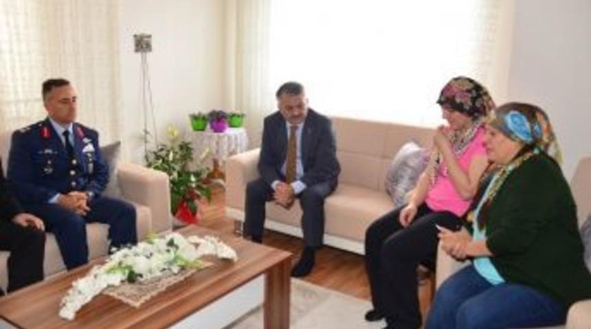 Vali Yazıcı&rsquo;dan Şehit Ailesine Taziye Ziyareti