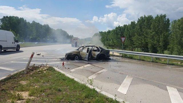 Tokat’ta Seyir Halindeki Otomobil Alev Alev Yandı