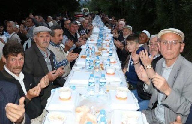 Bakan Kılıç Şehit Ailesiyle Iftar Yaptı