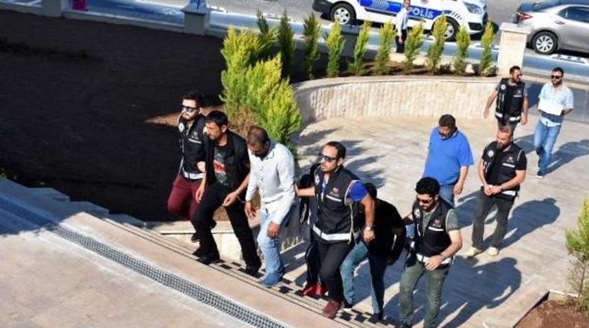 Oto Yıkamaya Uyuşturucu Operasyonu: 5 G&ouml;zaltı (2)