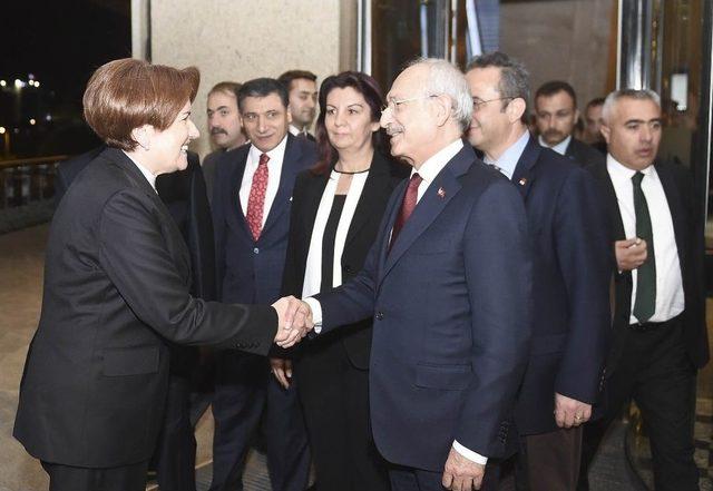 Kılı&ccedil;daroğlu, Meral Akşener&rsquo;le İftarda Bir Araya Geldi 1