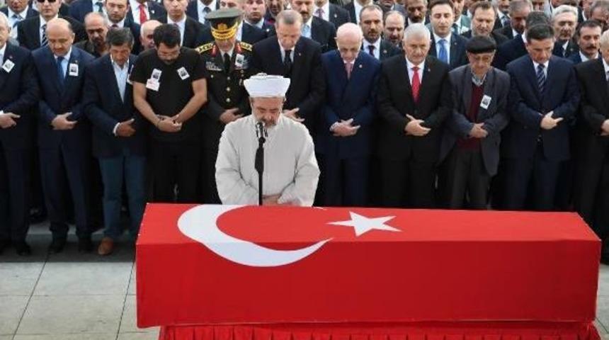 Cumhurbaşkanı Erdoğan Şehit T&uuml;mgeneral Aydoğan Aydın'ın Cenaze Namazına Katıldı