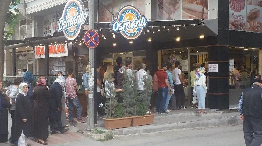 K&uuml;tahya&rsquo;da Sıcak Pide Kuyruğu Geleneği