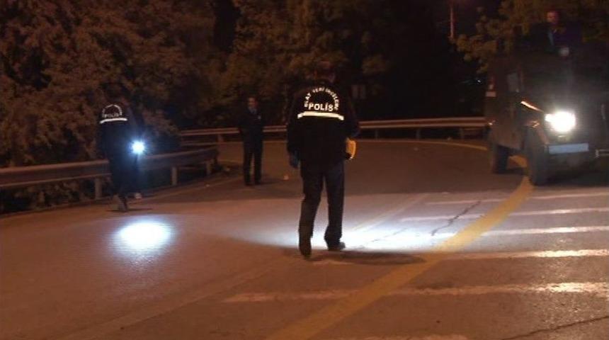 Başkent&rsquo;te Ş&uuml;pheli Ara&ccedil;tan Ateş A&ccedil;an Şahıslar, Polisi Alarma Ge&ccedil;irdi