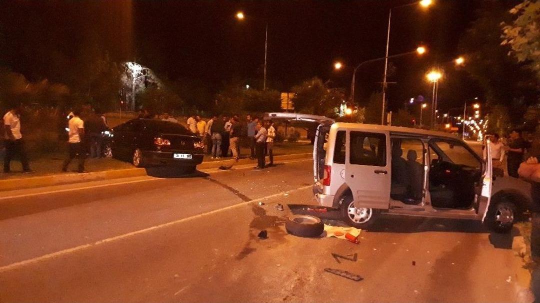 Alkoll&uuml; S&uuml;r&uuml;c&uuml; Can Aldı: 1 &Ouml;l&uuml;, 3 Yaralı