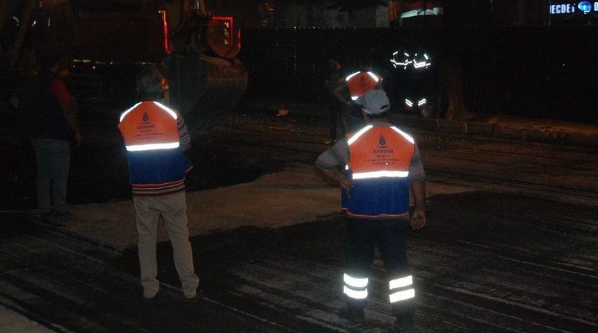 Beşiktaş&rsquo;ta &Ccedil;&ouml;ken Yol 12 Saatlik &Ccedil;alışmanın Ardından Trafiğe A&ccedil;ıldı