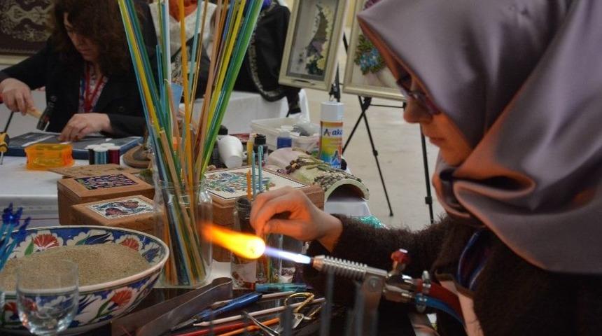 Cam Boncuk Sanatını Yaşatmaya &Ccedil;alışıyor