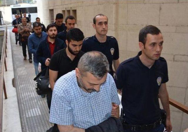 Bursa'da Fetö Şüphelisi 18'i Eski Polis 21 Kişi Adliyede