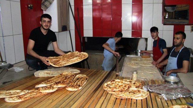 (özel Haber) Fırıncıların Zorlu Ramazan Mesaisi