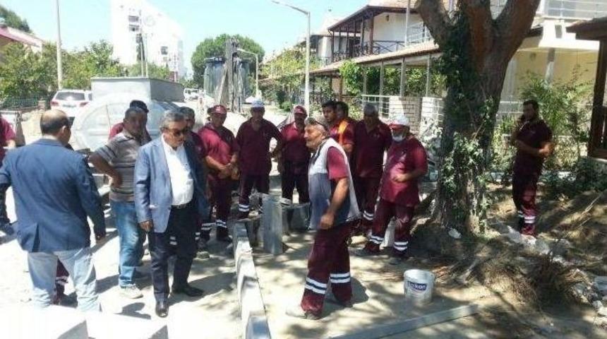 Kuşadası’nda Mahallelerdeki Yol Yapım Çalışmaları Devam Ediyor