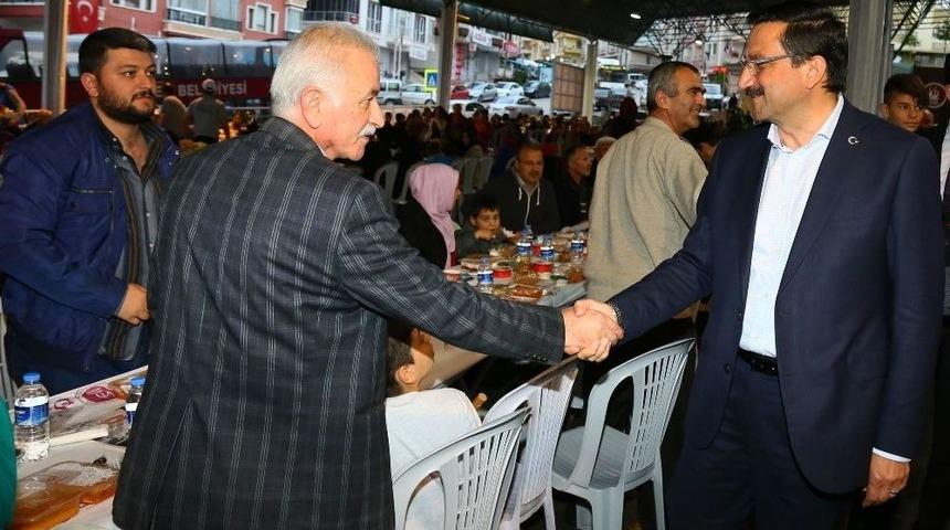 Ke&ccedil;i&ouml;ren İki Mahalleyi, İftar Sofrasında Buluşturdu